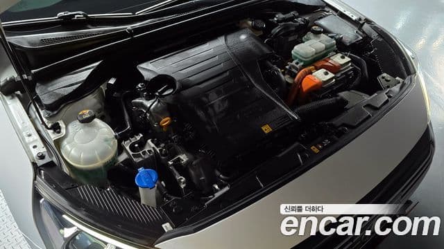 Hyundai Ioniq гибрид, 2019 6