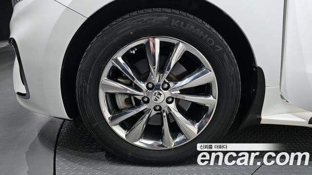 Kia The / новый New Carnival VIP, 2019 все фото