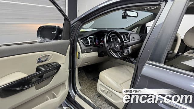 Kia All New Carnival Prestige, 2016 10