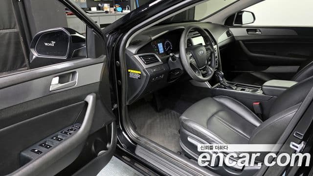 Hyundai LF Sonata Special, 2016 10