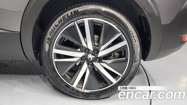 Peugeot 5008 2세대 1.2 Pure Tech GT, 2024 все фото