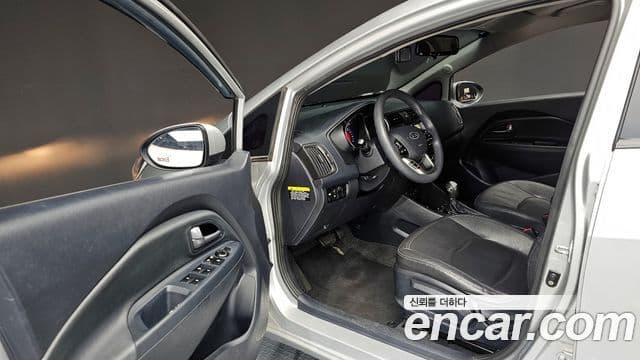 Kia All New Pride Prestige, 2012 11