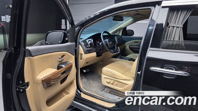 Kia All New Carnival Prestige, 2015 11