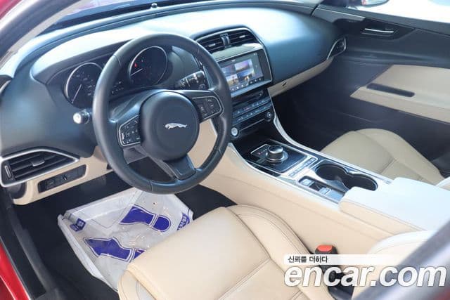 Jaguar XE Prestige, 2017 6