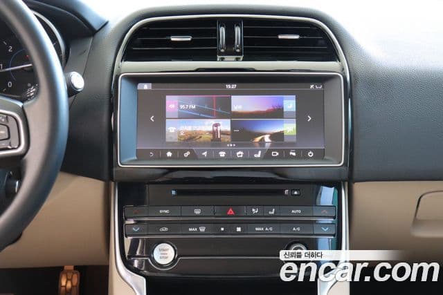 Jaguar XE Prestige, 2017 11