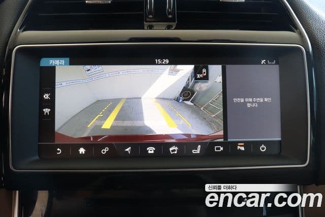 Jaguar XE Prestige, 2017 15