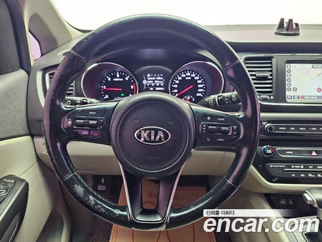 Kia All New Carnival Luxury, 2017 7