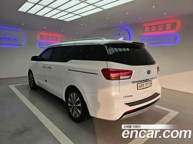 Kia All New Carnival Luxury, 2017 18
