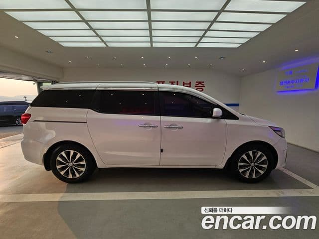 Kia All New Carnival Luxury, 2017 19