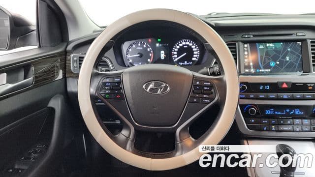 Hyundai LF Sonata Premium, 2016 13