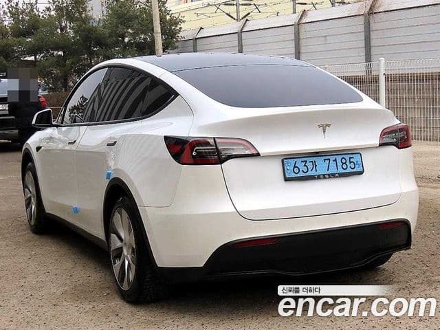 Tesla модель Y Standard Range, 2021 3