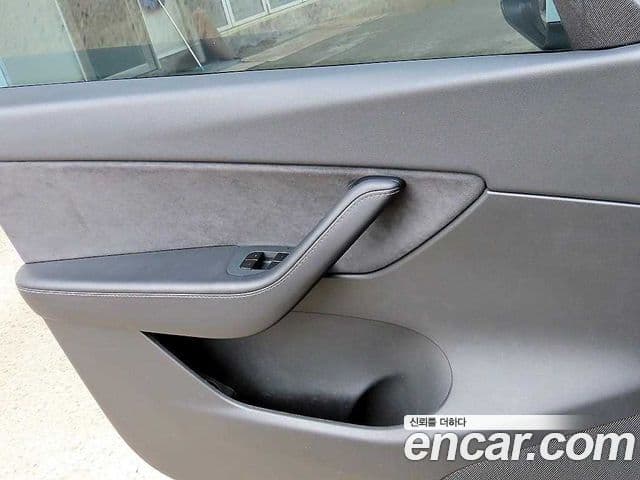 Tesla модель Y Standard Range, 2021 10