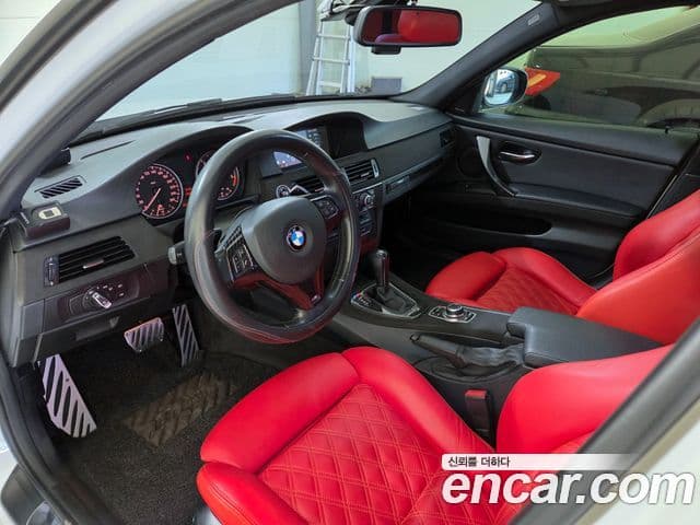 BMW 3시리즈 (E90) 320d седан чёрный And белый, 2011 9