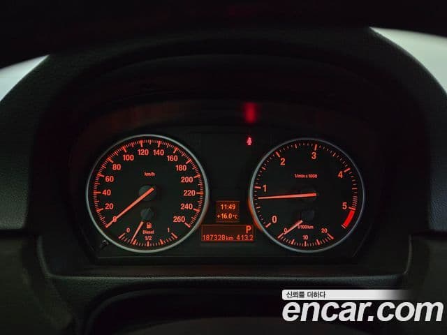 BMW 3시리즈 (E90) 320d седан чёрный And белый, 2011 10