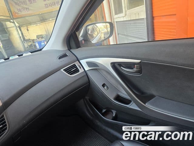 Hyundai Avante MD Style, 2013 10