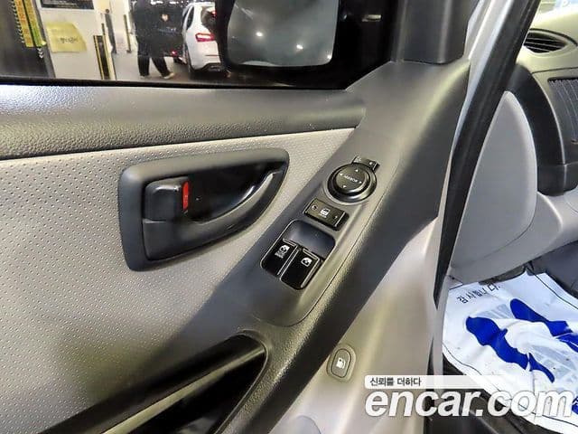 Hyundai Grand Starex CVX Deluxe, 2015 15