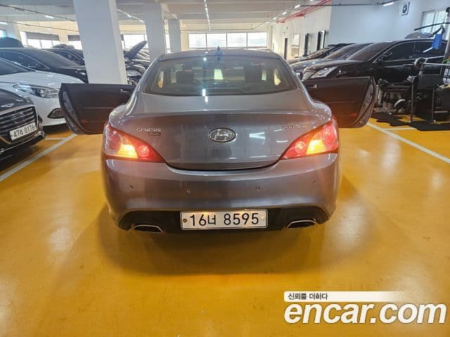 Hyundai Genesis купе 200 турбо P, 2011 3