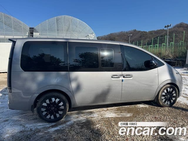 Hyundai Staria Prestige, 2025 4