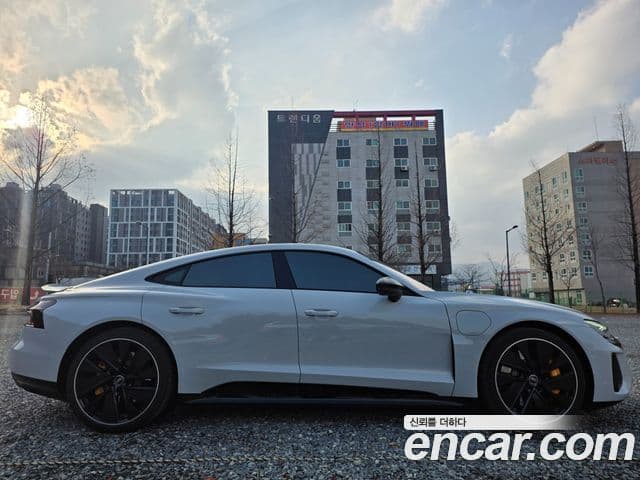 Audi e-Tron GT Premium, 2024 6