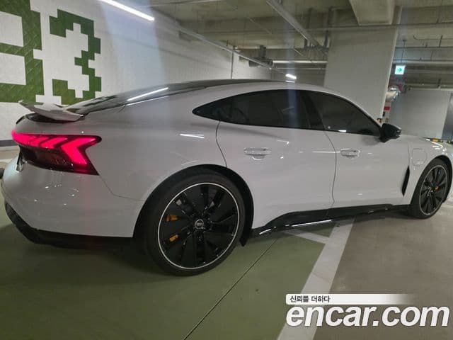 Audi e-Tron GT Premium, 2024 10