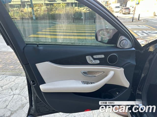 Mercedes-Benz E-класс W213 AMG Line, 2023 все фото