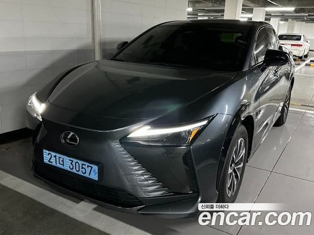 Lexus RZ450e Luxury, 2023 1
