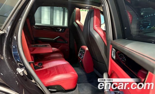 Porsche Cayenne (PO536), 2020 12