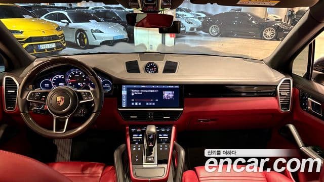 Porsche Cayenne (PO536), 2020 13