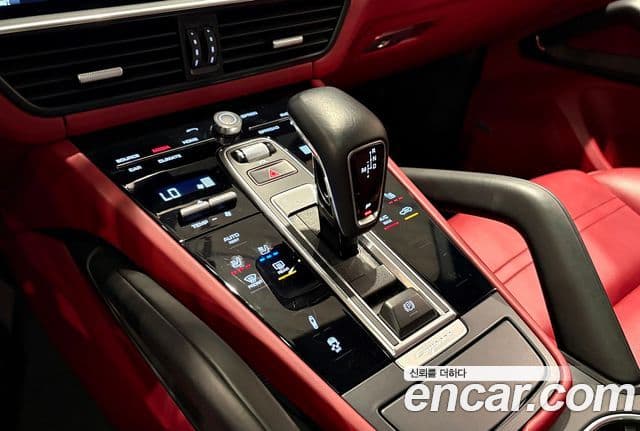 Porsche Cayenne (PO536), 2020 17