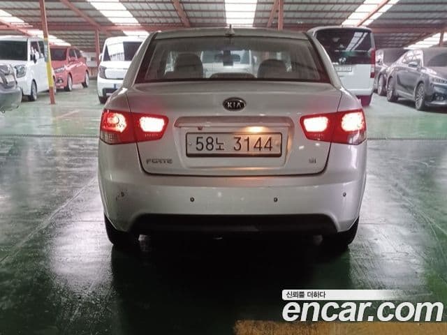 Kia Forte 1.6 CVVT Si, 2010 4
