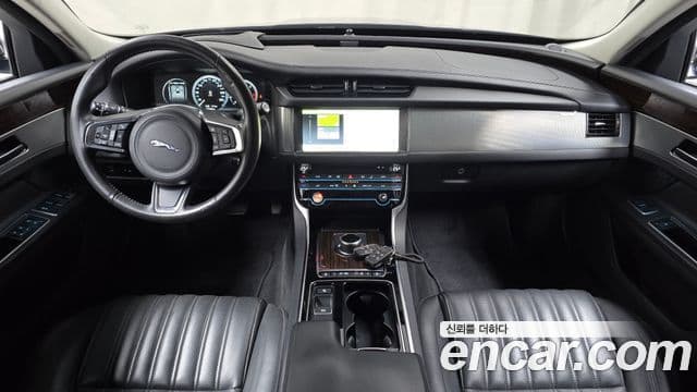 Jaguar XF (X260) 20d Portfolio, 2018 7