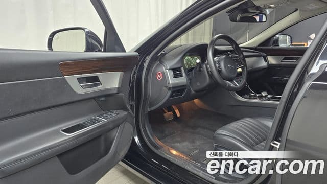 Jaguar XF (X260) 20d Portfolio, 2018 10
