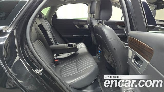 Jaguar XF (X260) 20d Portfolio, 2018 12