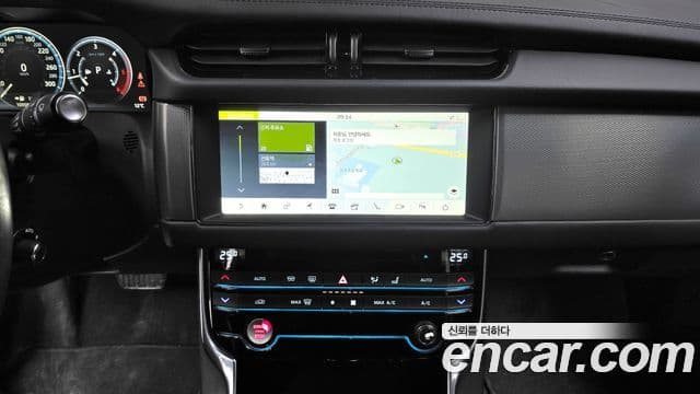 Jaguar XF (X260) 20d Portfolio, 2018 14