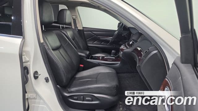 Infiniti Q70 Style, 2017 10