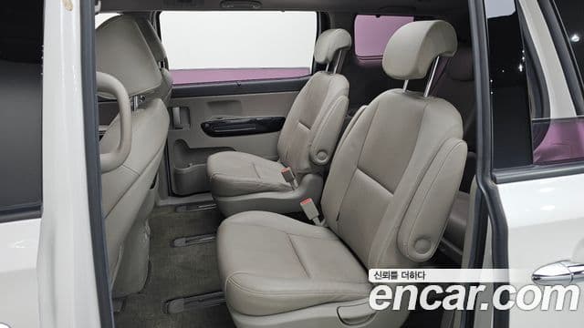 Kia All New Carnival Prestige, 2015 12