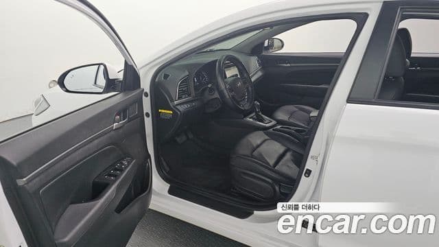 Hyundai Avante AD 1.6 GDI Value Plus, 2017 10