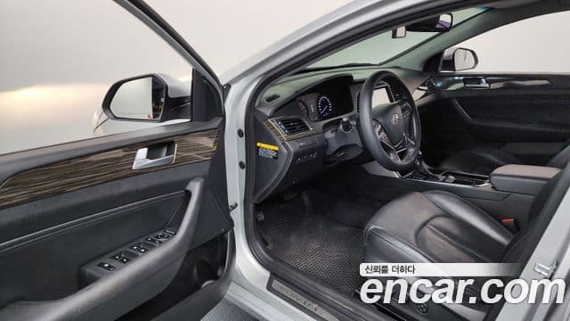 Hyundai LF Sonata Premium, 2015 10