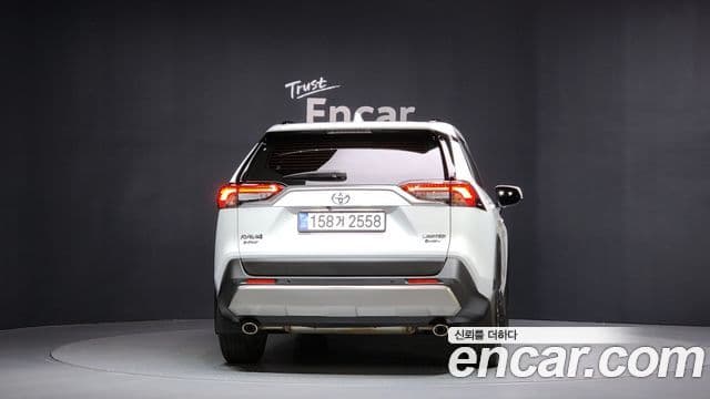 Toyota RAV4 5세대 2.5 4WD гибрид LTD, 2025 4