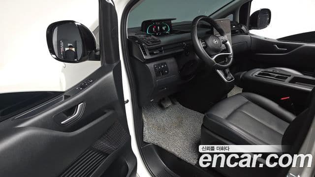 Hyundai Staria Modern, 2025 10