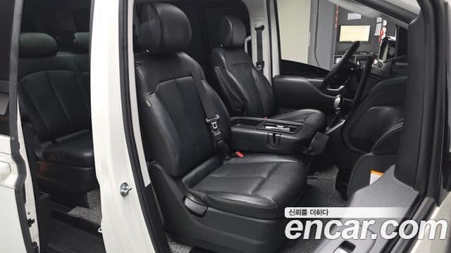 Hyundai Staria Modern, 2025 12