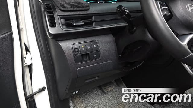 Hyundai Staria Modern, 2025 13