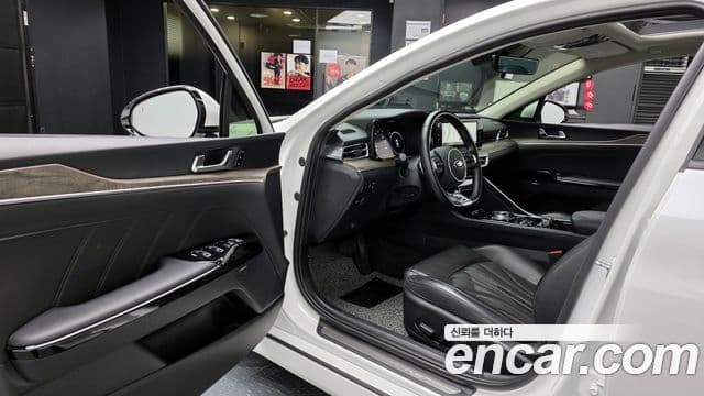Kia K5 3세대 Signature, 2021 11
