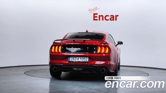 Ford Mustang купе, 2022 4