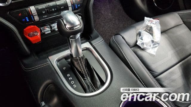 Ford Mustang купе, 2022 9