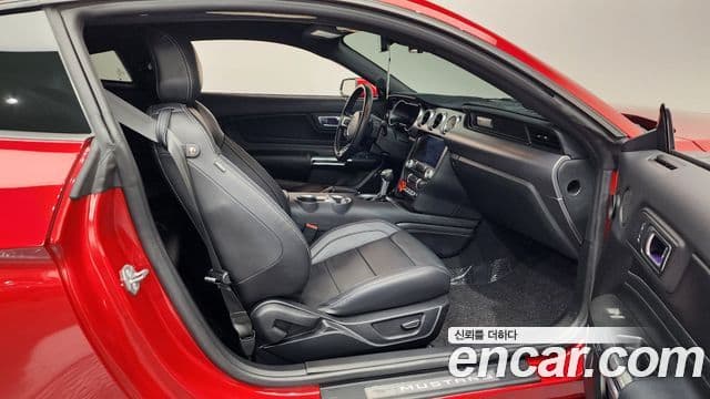 Ford Mustang купе, 2022 11