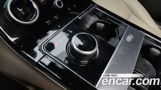 Land Rover Range Rover Velar 3.0 D300 R-Dynamic HSE, 2018 9