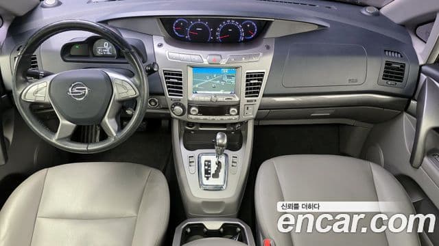 KG모빌리티(SsangYong) Korando 투리스모 4WD GT 9인승, 2015 7