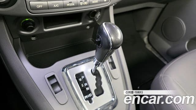 KG모빌리티(SsangYong) Korando 투리스모 4WD GT 9인승, 2015 9