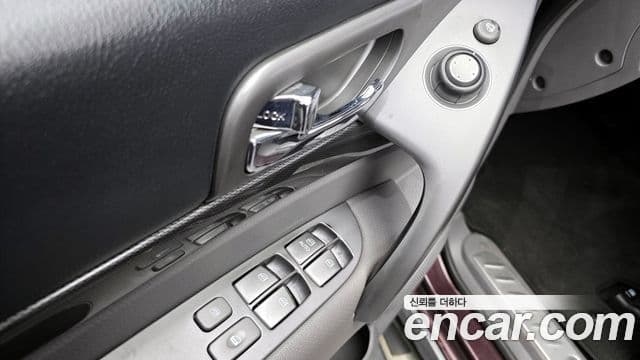 KG모빌리티(SsangYong) Korando 투리스모 4WD GT 9인승, 2015 14